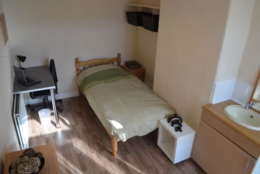 4 bed house, Broadfield Road, Near university, Manchester, M144WH - Image 2